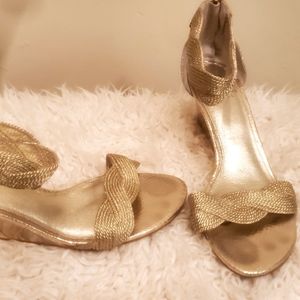 Adrianna Papell Adelaide (Platinum Metallic Rope) Women's Wedge Shoes size 8